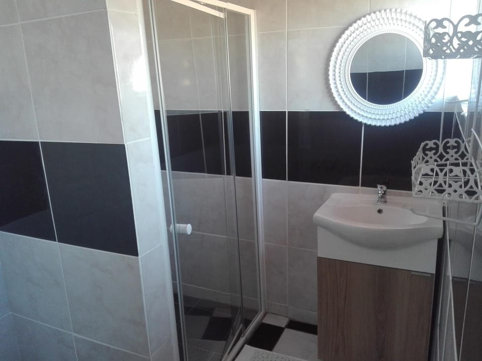 Shower, deep soaking tub, free toiletries, hair dryer
