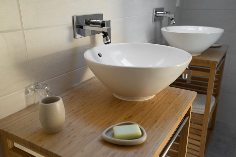 Junior Suite (Nous dormirons ensemble) | Bathroom | Free toiletries, hair dryer, bathrobes, slippers