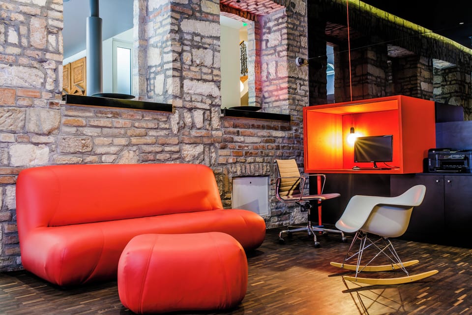 Lobby lounge