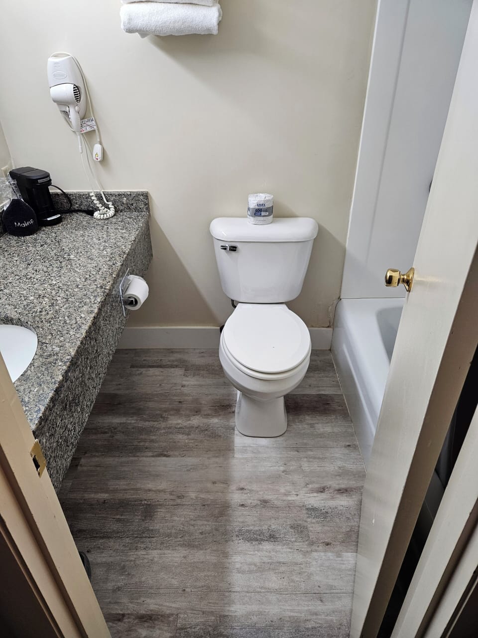 Standard Room, 2 Double Beds, Non Smoking | Bathroom | Combined shower/tub, free toiletries, hair dryer, towels