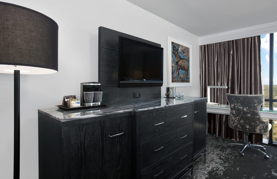 Premium bedding, in-room safe, desk, iron/ironing board