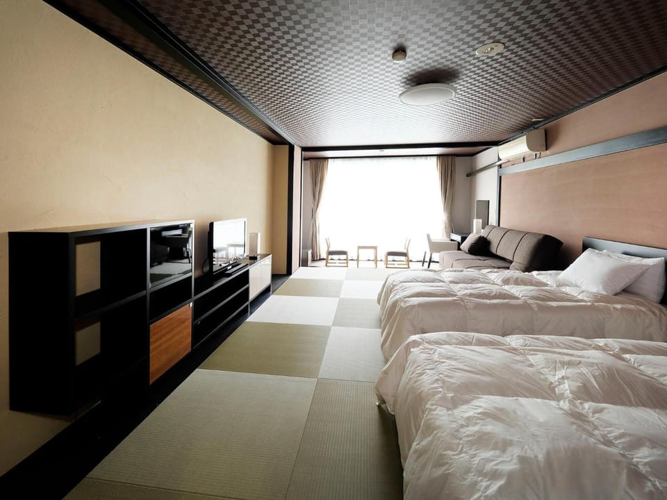 In-room safe, WiFi (free), bed sheets