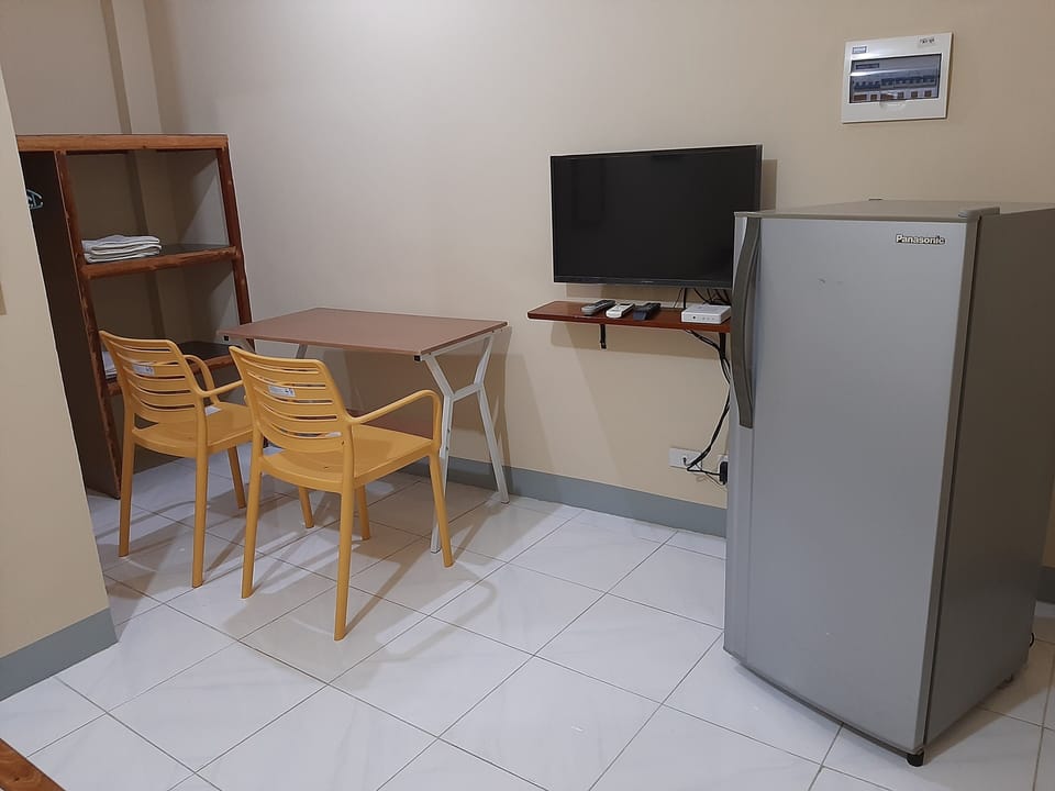 Standard Room | 1 bedroom, desk, soundproofing, iron/ironing board
