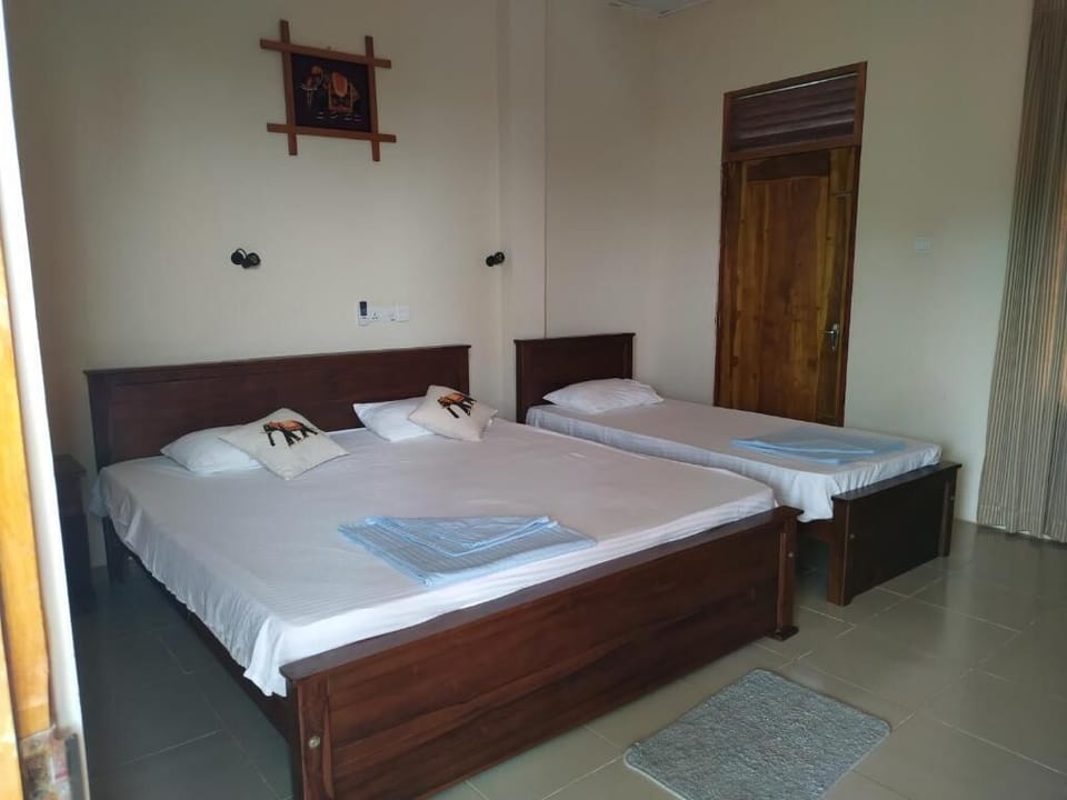 In-room safe, desk, free WiFi