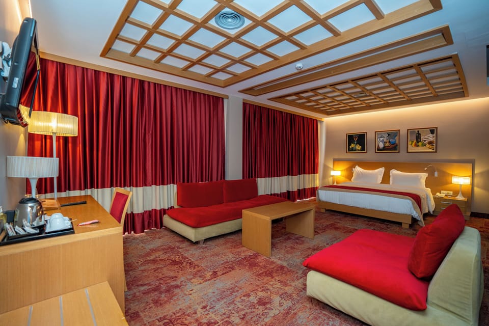 Suite, 1 Double Bed | 1 bedroom, minibar, in-room safe, soundproofing