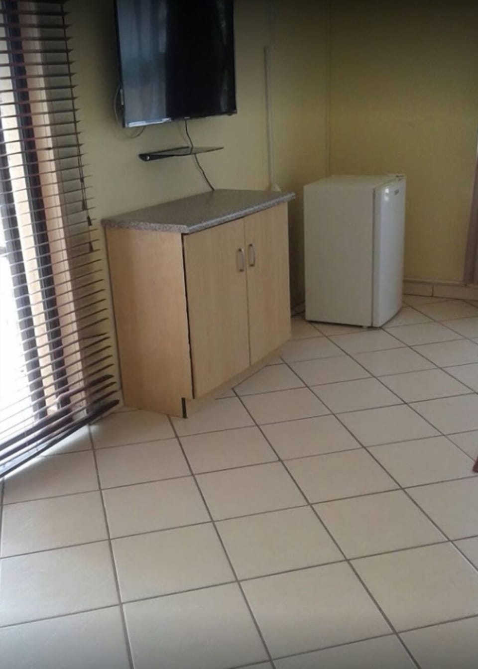 Double Room | 1 bedroom, in-room safe, desk, iron/ironing board