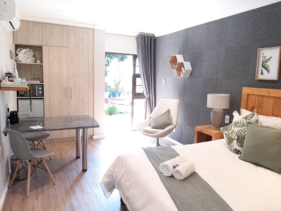Luxury Double Room | Premium bedding, individually decorated, individually furnished, desk