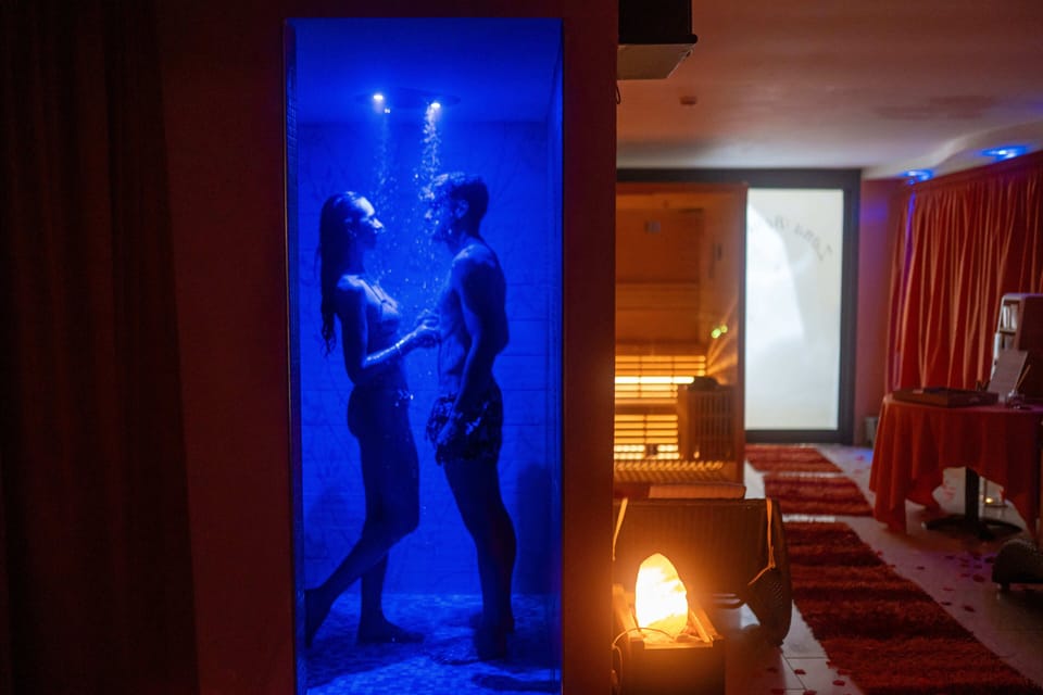 Sauna, hot tub, steam room, massages