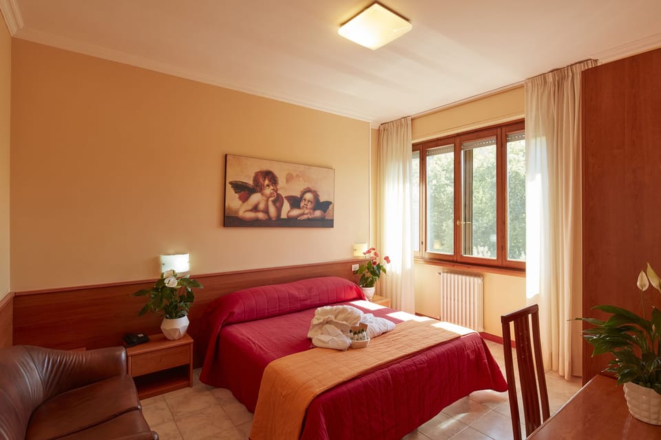Minibar, in-room safe, desk, free WiFi
