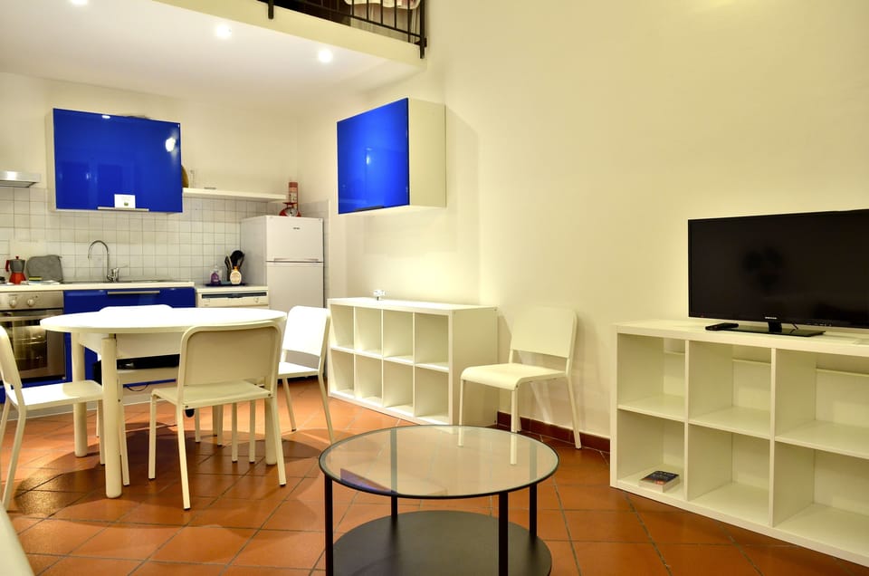 Basic Apartment, 3 Bedrooms | Private kitchen | Fridge, microwave, oven, stovetop