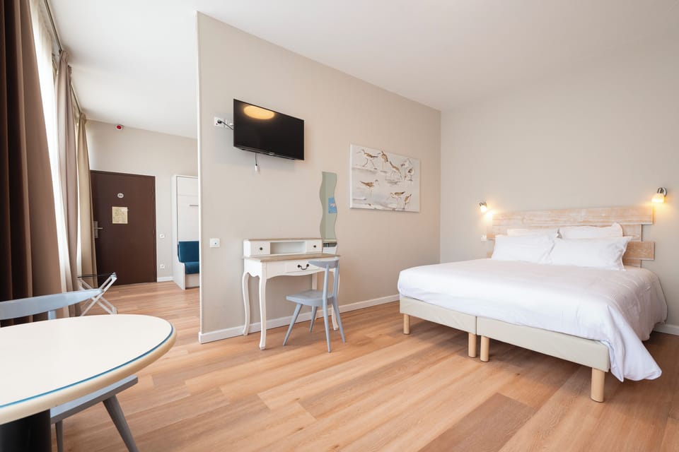 Family Room, Accessible | In-room safe, laptop workspace, iron/ironing board, free WiFi