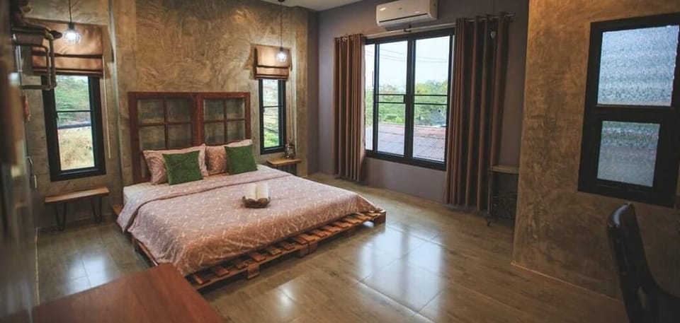 1 bedroom, minibar, desk, blackout drapes