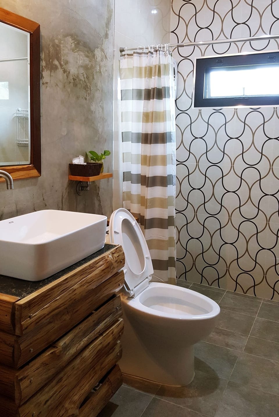2-Bedroom House | Bathroom | Shower, free toiletries, towels