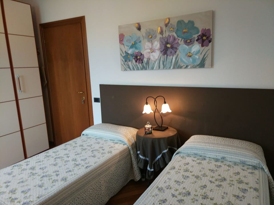 Comfort Double or Twin Room (Luna) | In-room safe, iron/ironing board, free cribs/infant beds, free WiFi