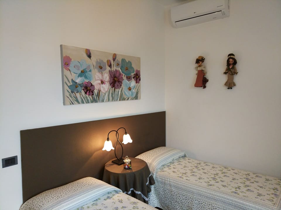 Comfort Double or Twin Room (Luna) | In-room safe, iron/ironing board, free cribs/infant beds, free WiFi
