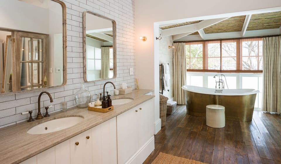 Gelatenheid A | Bathroom | Hair dryer, slippers, towels