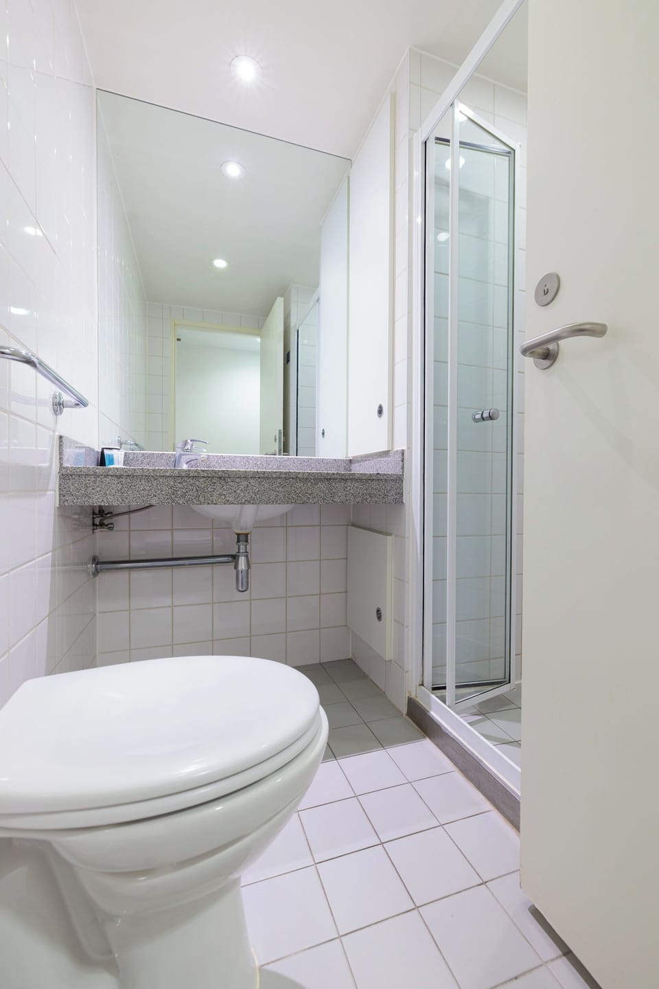 Double Room | Bathroom | Shower, free toiletries, hair dryer, towels
