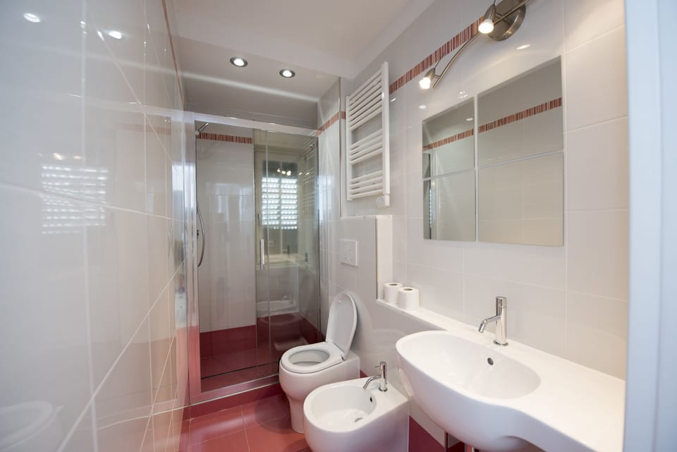 Basic Apartment, 2 Bedrooms | Bathroom | Shower, hair dryer, bidet, towels