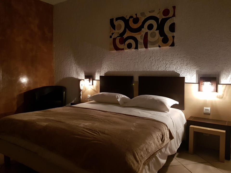 In-room safe, soundproofing, cribs (free), WiFi (free)