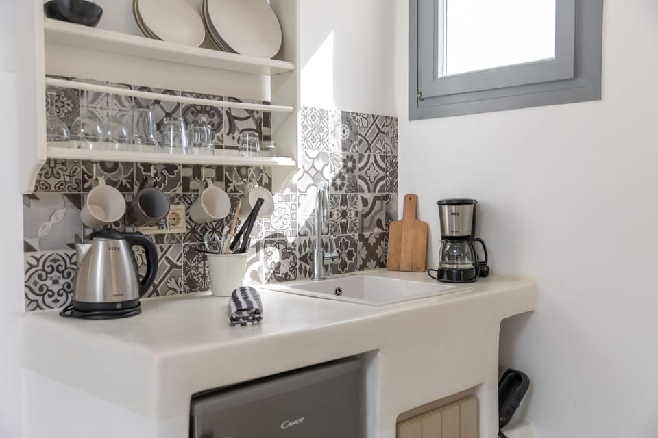 Economy Quadruple Room, Kitchenette, Ground Floor | Private kitchen | Fridge, stovetop, highchair, cookware/dishes/utensils