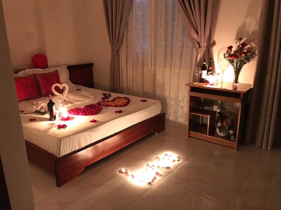 Standard Double Room | Minibar, desk, iron/ironing board (on request), WiFi (free)