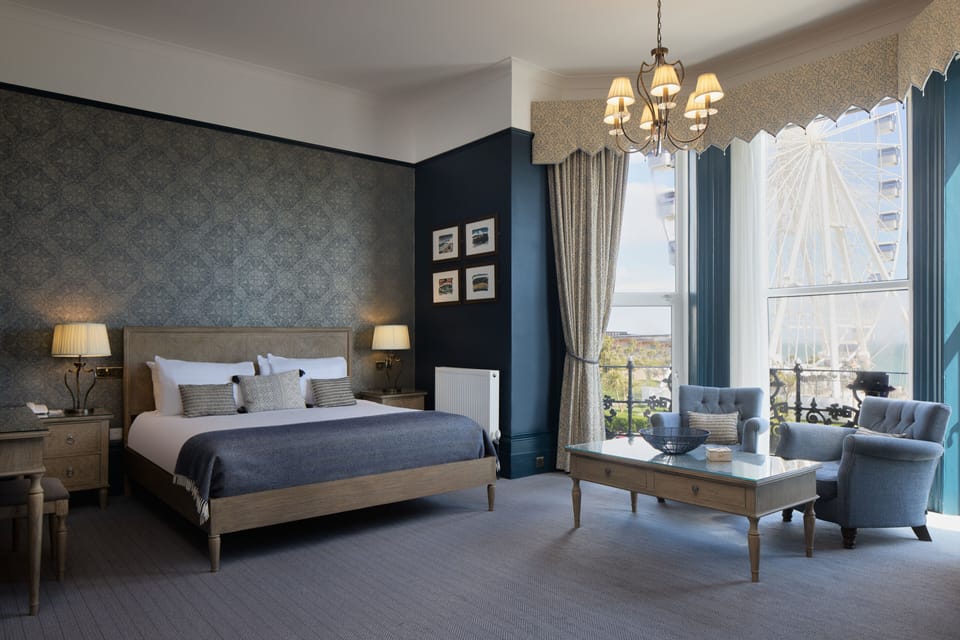 Junior Suite, Sea View | In-room safe, individually decorated, individually furnished, desk