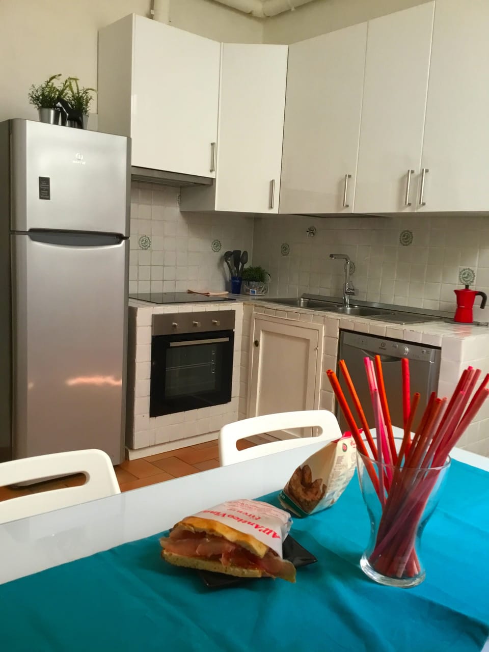 Basic Apartment, 3 Bedrooms | Private kitchen | Fridge, microwave, oven, stovetop