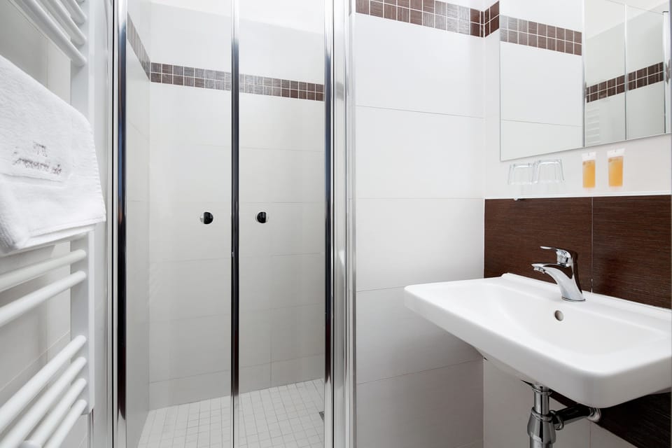 Shower, towels