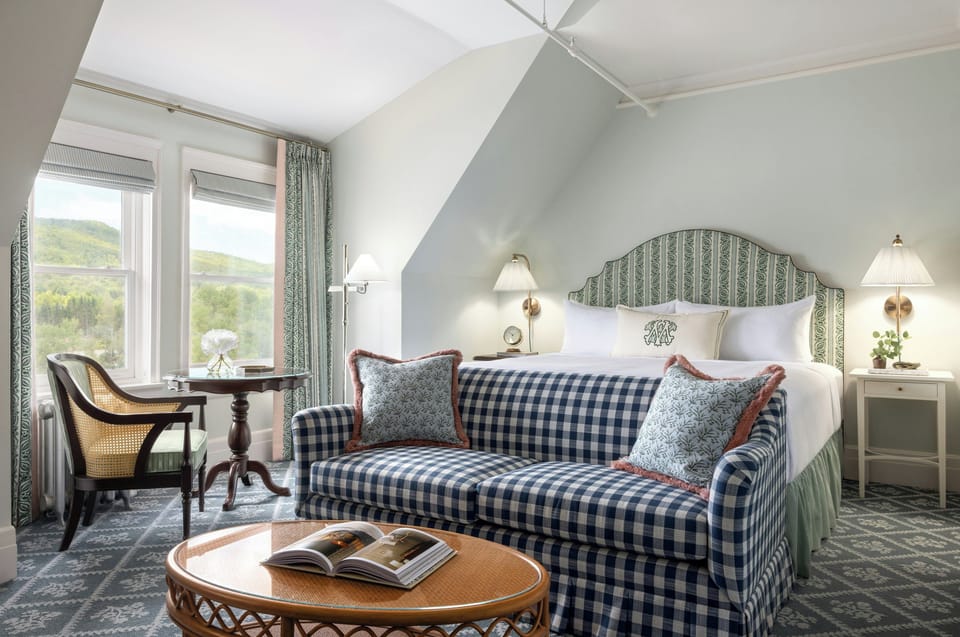 Corner Vista Room with King Bed | Premium bedding, down comforters, pillowtop beds, in-room safe