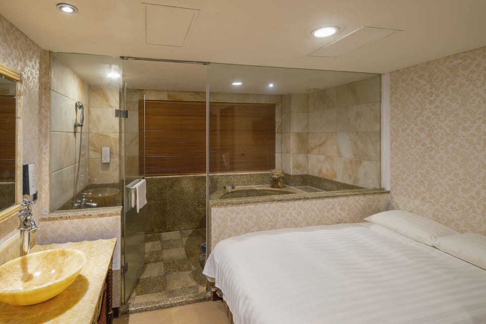 Basic Double Room | Free WiFi, bed sheets