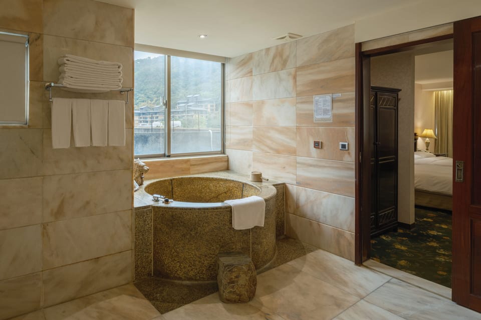 Separate tub and shower, spring water tub, rainfall showerhead