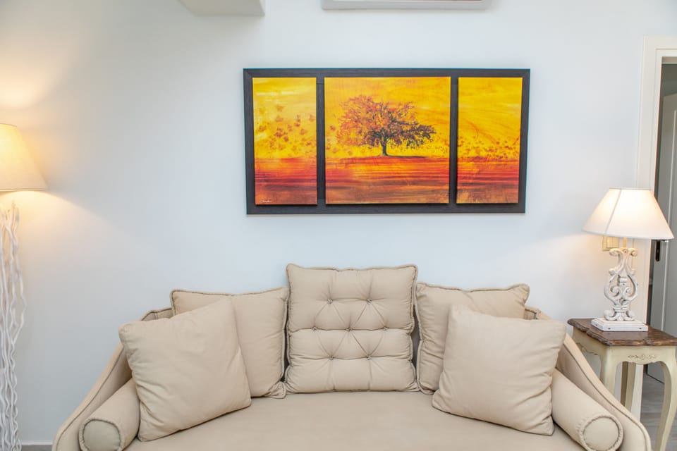 Apartment, Ground Floor (I) | Living room | 32-inch flat-screen TV with cable channels, LED TV