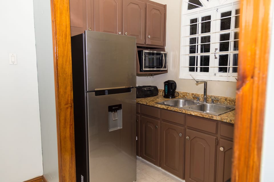 Family Townhome, 2 Bedrooms, Non Smoking, Kitchen | Private kitchen | Full-size fridge, microwave, oven, stovetop