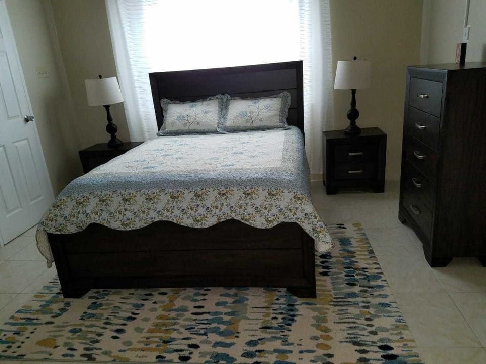Egyptian cotton sheets, premium bedding, in-room safe, desk