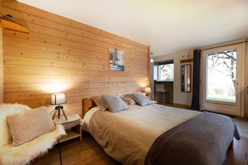 Comfort Studio Suite | Individually furnished, desk, laptop workspace, soundproofing