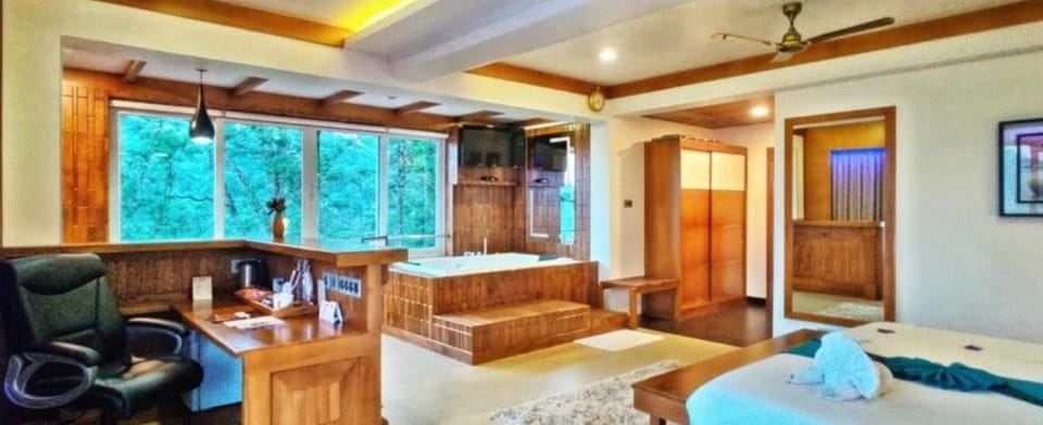 Honeymoon Suite | Premium bedding, pillowtop beds, minibar, in-room safe