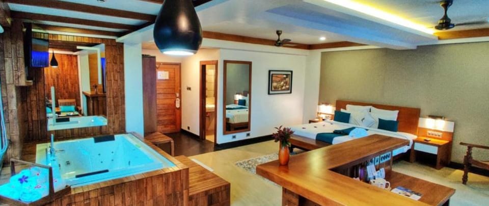 Honeymoon Suite | Premium bedding, pillowtop beds, minibar, in-room safe