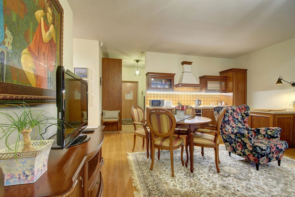 Panoramic Apartment | 3 bedrooms, in-room safe, individually decorated, individually furnished