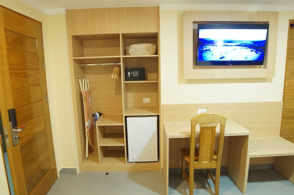 Minibar, in-room safe, desk, soundproofing