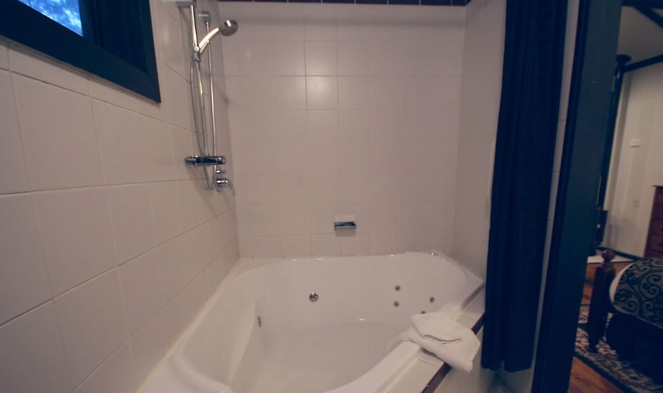 Large corner spa bath.