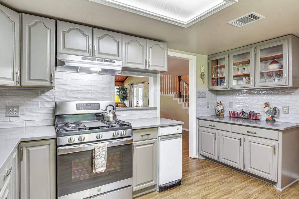 Kitchen | Trash Bags/Paper Towels | 1st Floor