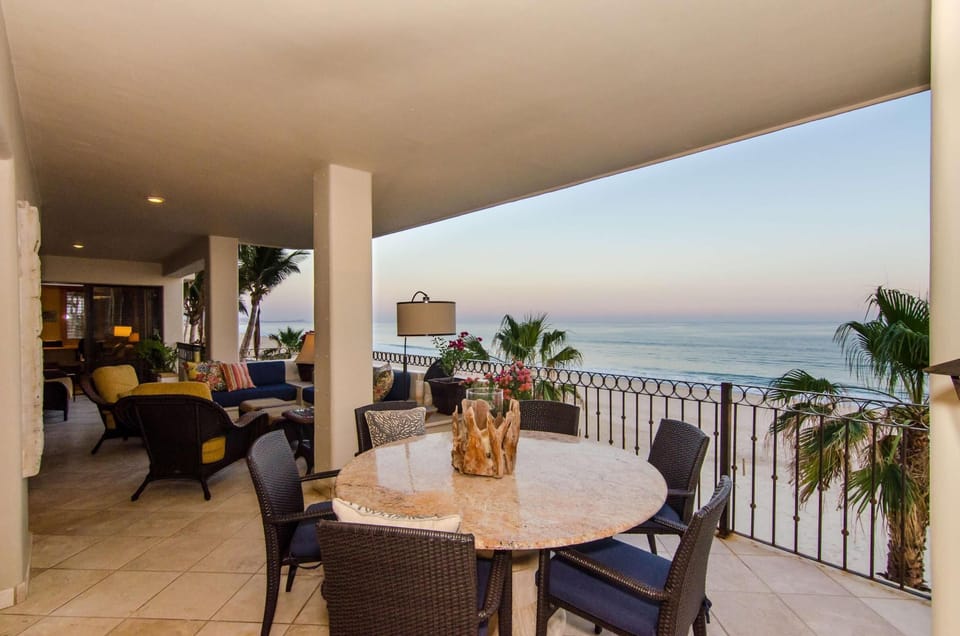 Balcony dining table