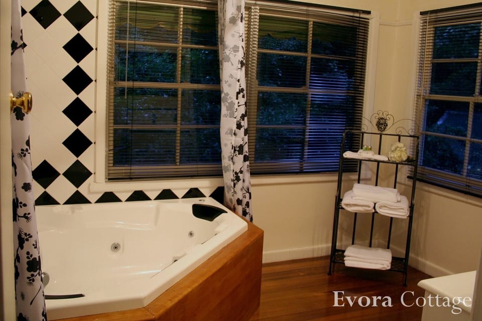 Large corner spa bath.