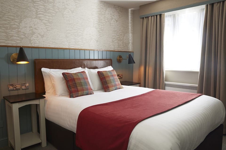 Double Room | Desk, iron/ironing board, free WiFi, bed sheets