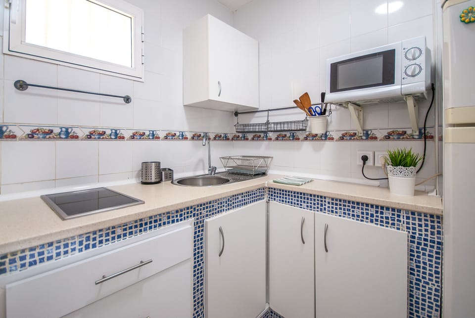 Enjoy the kitchen of this apartment in Benalmádena