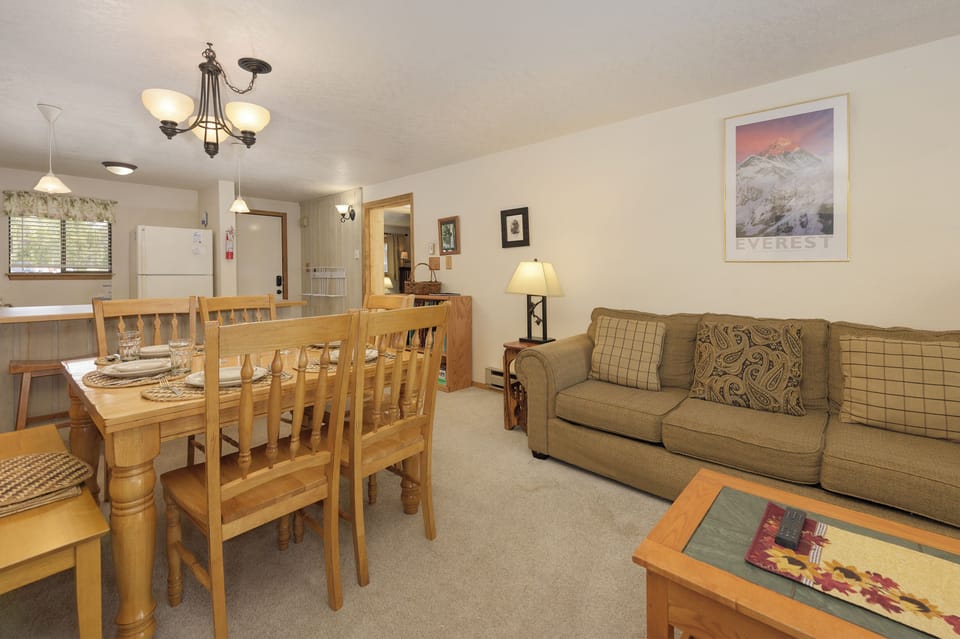 Your cozy living space combines comfort and functionality, where you can gather around the dining table or relax on the sofa after a day of adventure.