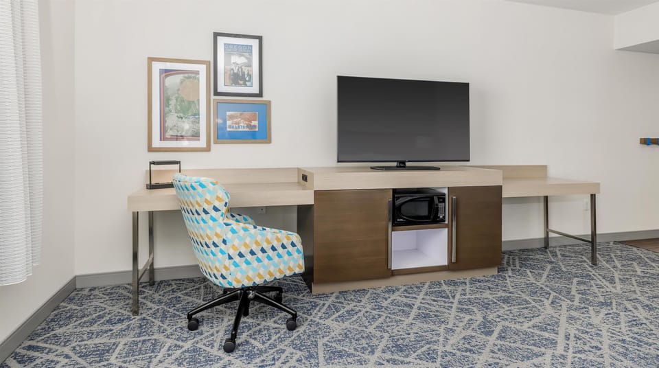 Standard Room, 1 King Bed with Sofa bed | Premium bedding, in-room safe, desk, laptop workspace