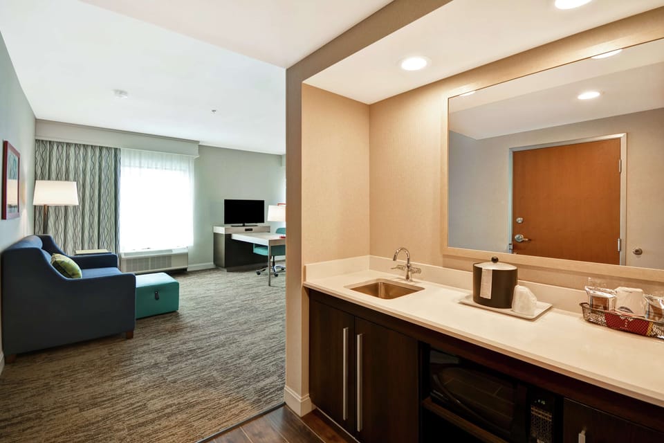 Premium bedding, in-room safe, desk, laptop workspace