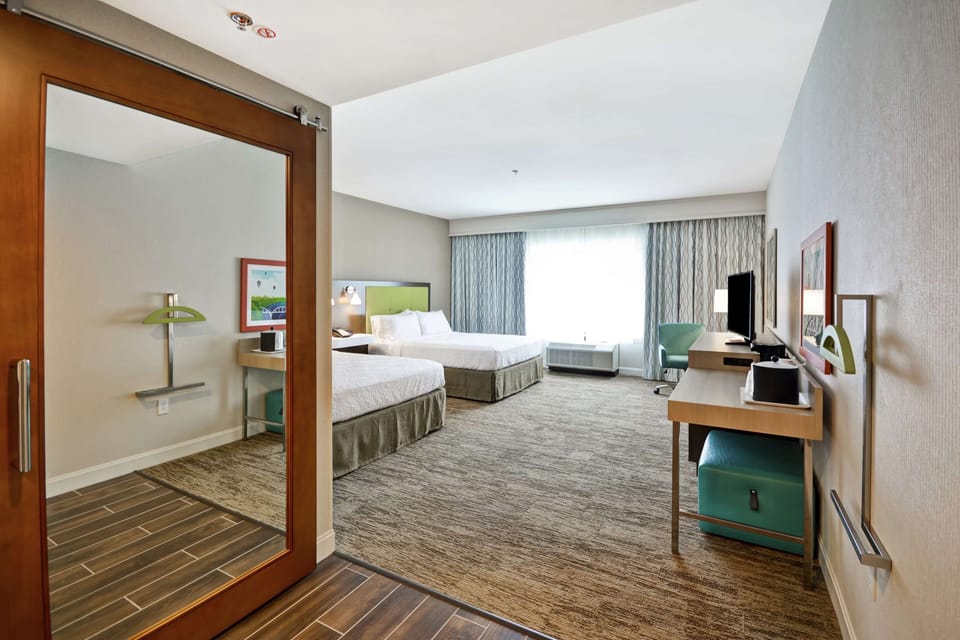 Premium bedding, in-room safe, desk, laptop workspace