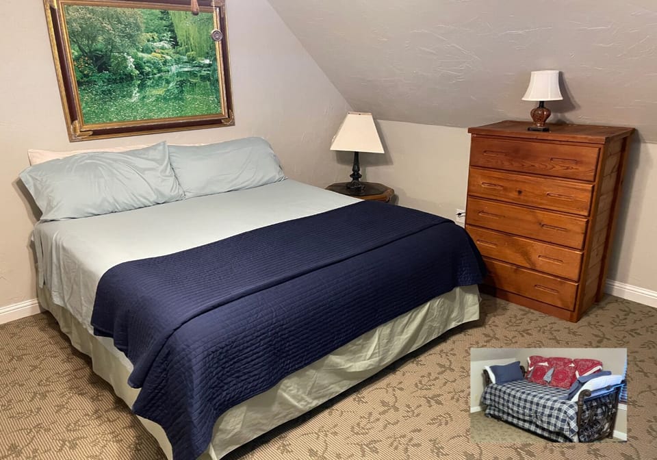 BR 3. King Bed plus Day Bed (two singles).
Ensuite Bath.
